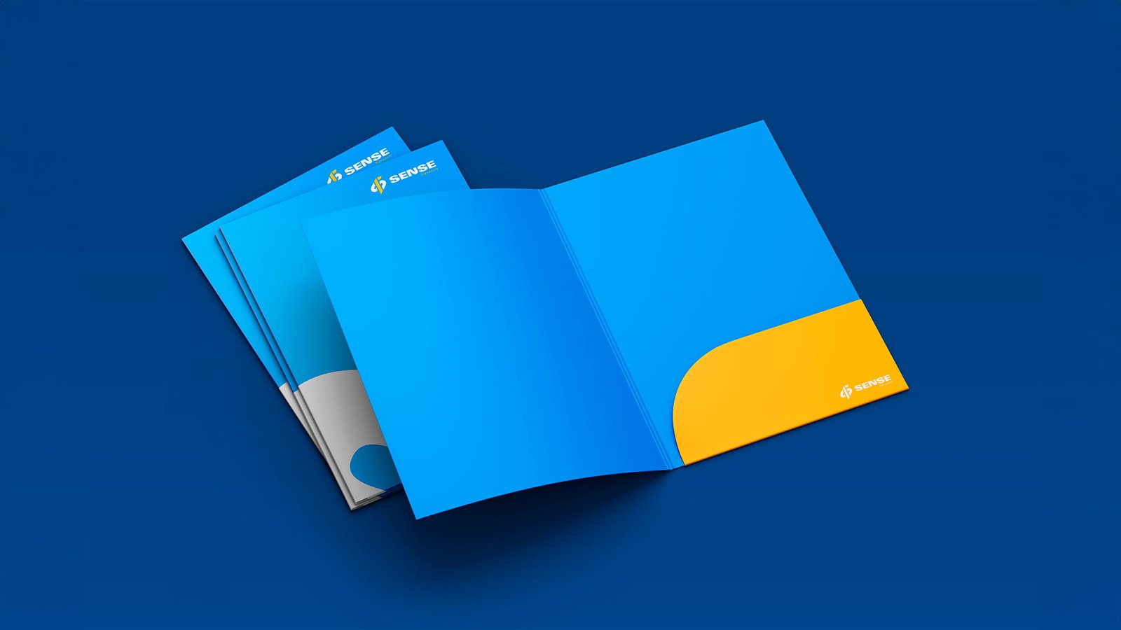 Papelería corporativa de SENSE Transport diseñada por Shai Branding Agencia